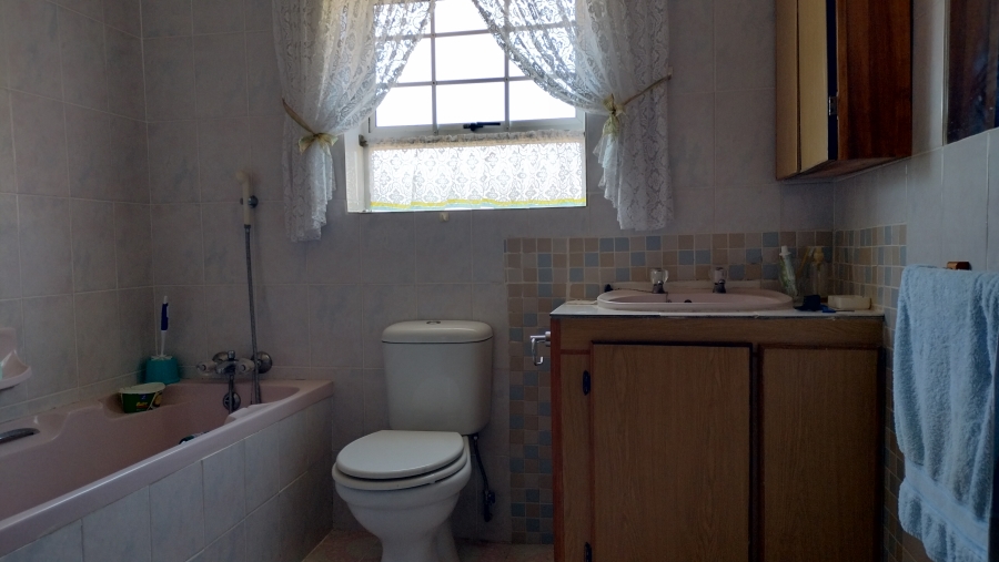 4 Bedroom Property for Sale in Fraaiuitsig Western Cape
